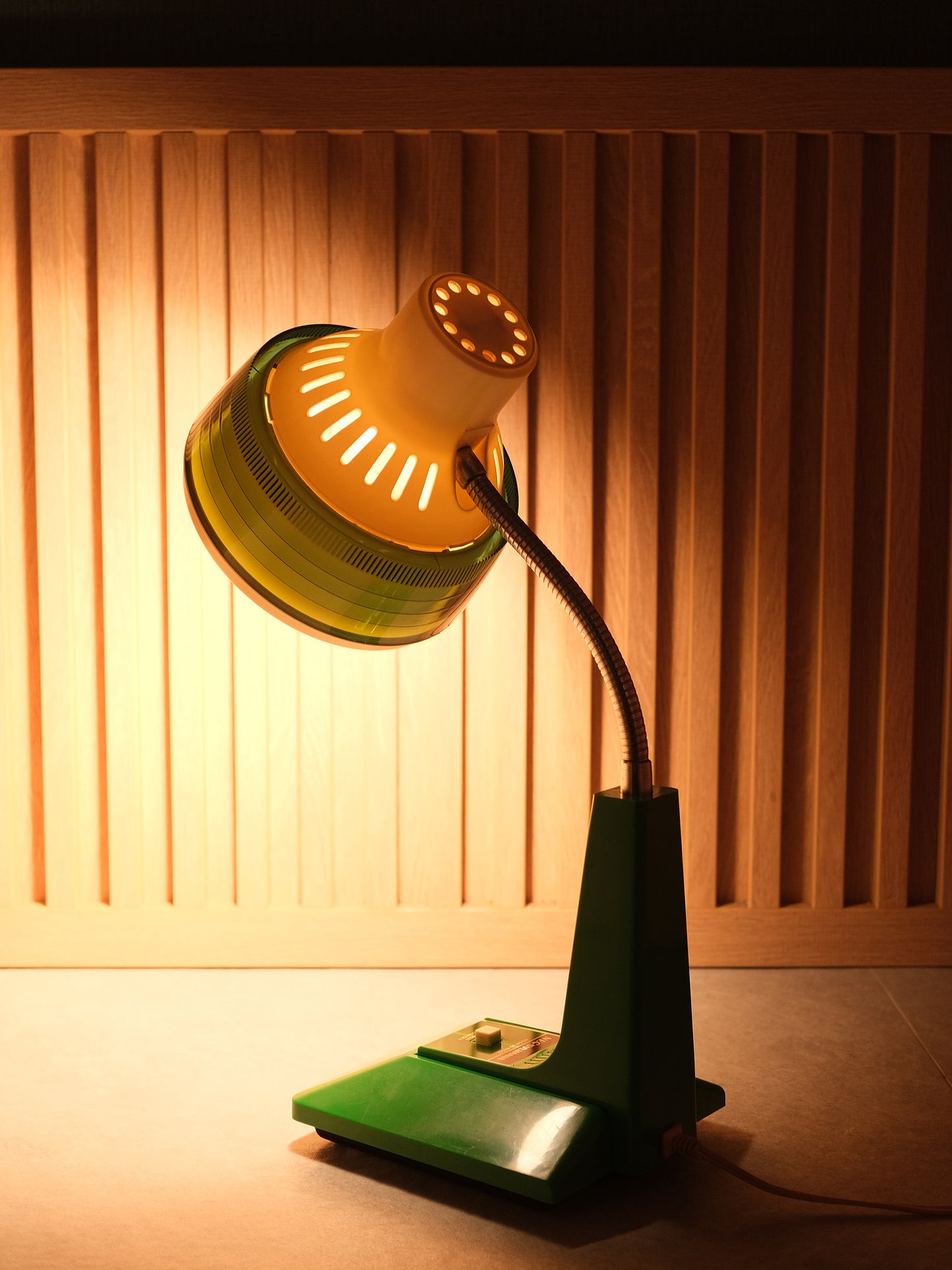 日本制 昭和 NEC 日電 Sylvania 按鈕式 白熱 綠色 擡燈 Table Light Lamp