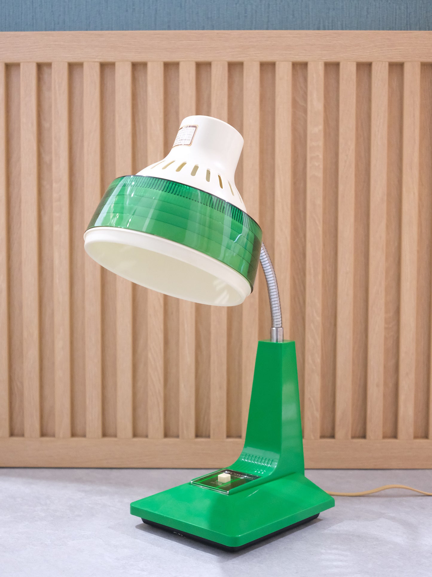 日本制 昭和 NEC 日電 Sylvania 按鈕式 白熱 綠色 擡燈 Table Light Lamp