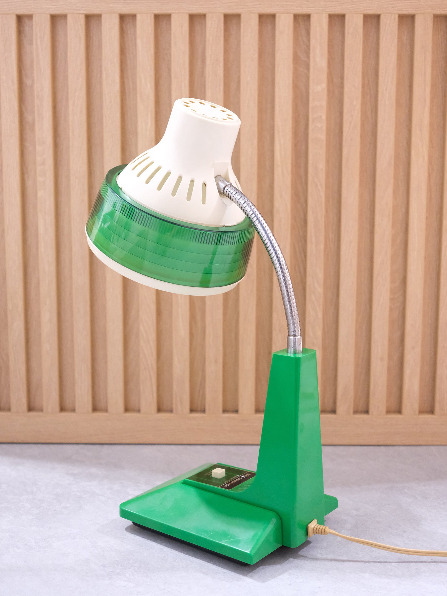 日本制 昭和 NEC 日電 Sylvania 按鈕式 白熱 綠色 擡燈 Table Light Lamp
