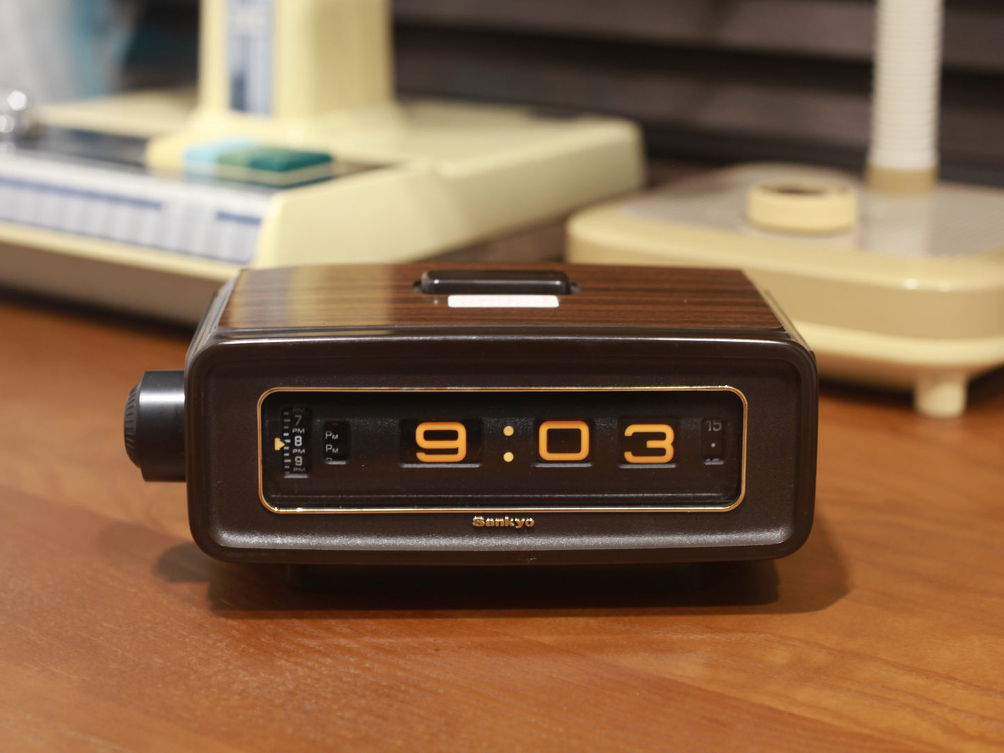 日本制 70s Sankyo 304z 仿木紋 Digital Alarm Flip Clock 翻頁鐘