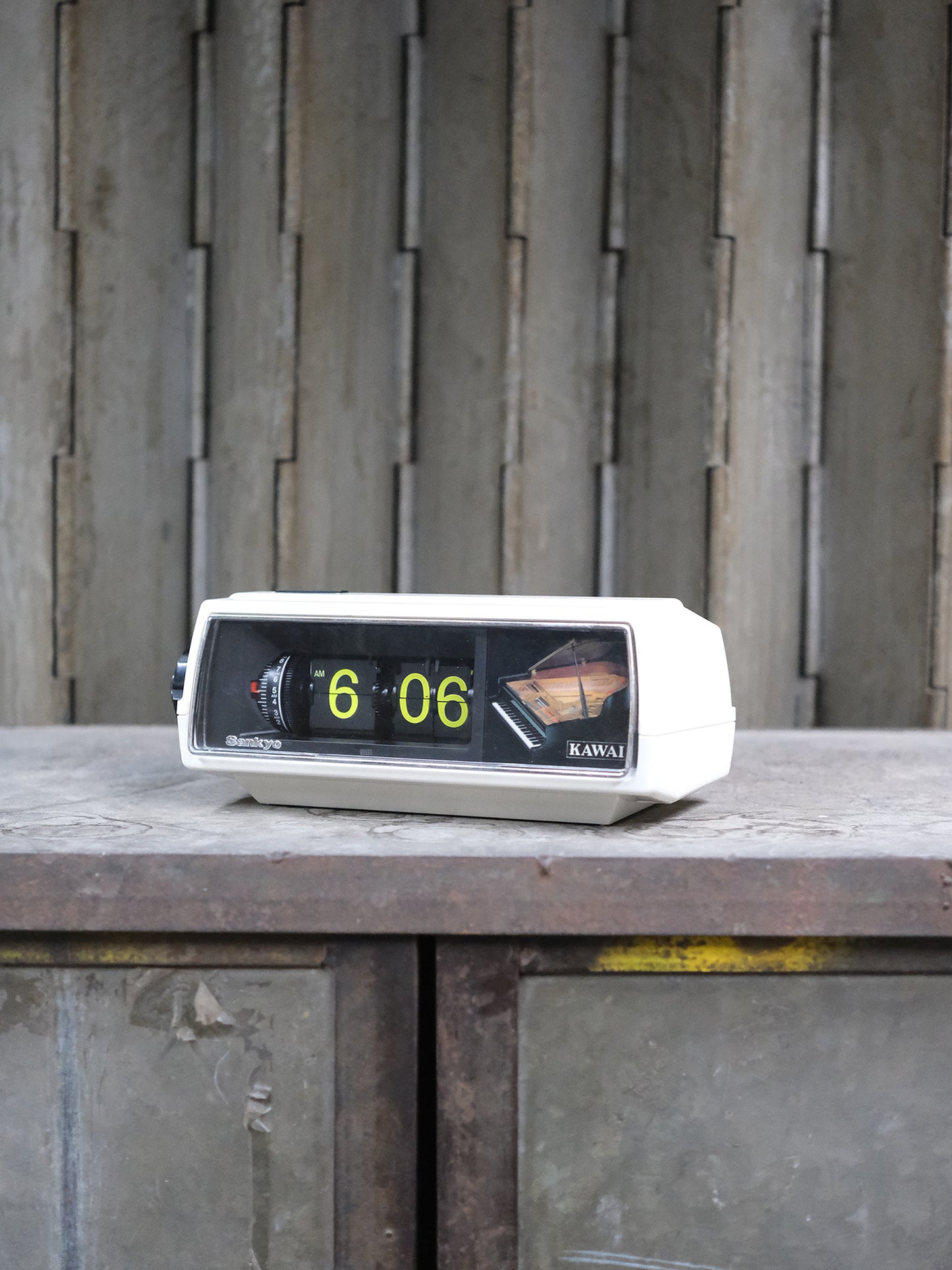 日本制 70s Sankyo L105Z Digital Alarm Kawai Flip Clock 翻頁鐘 白色