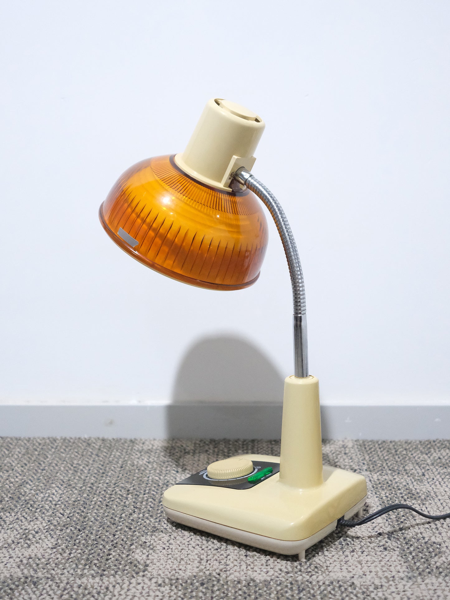 日本制 昭和 Sharp 聲寶 LS-912 白熱 米色 擡燈 Table Light Lamp